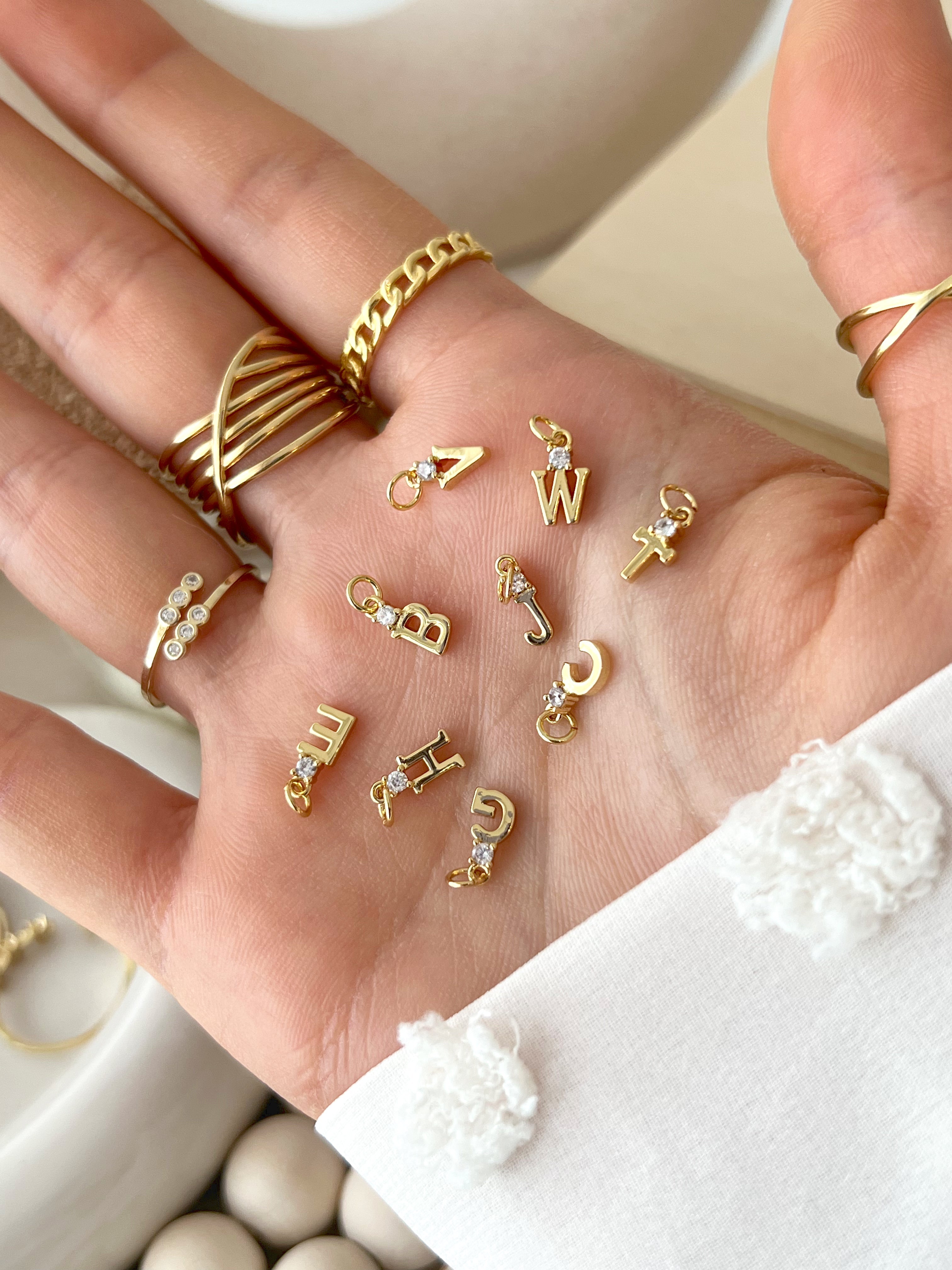 Halskette mit Initialen-Charm