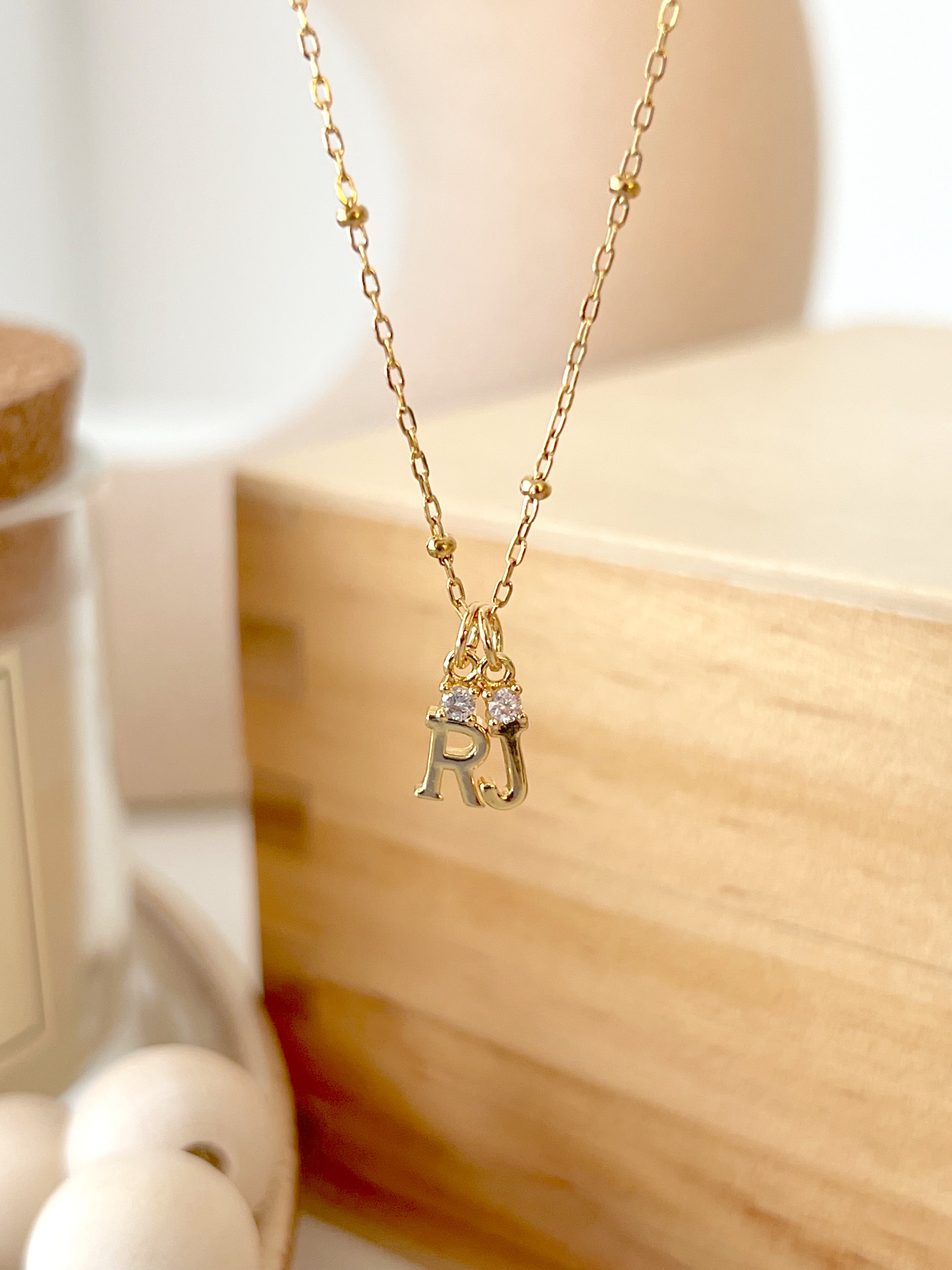 Halskette mit Initialen-Charm