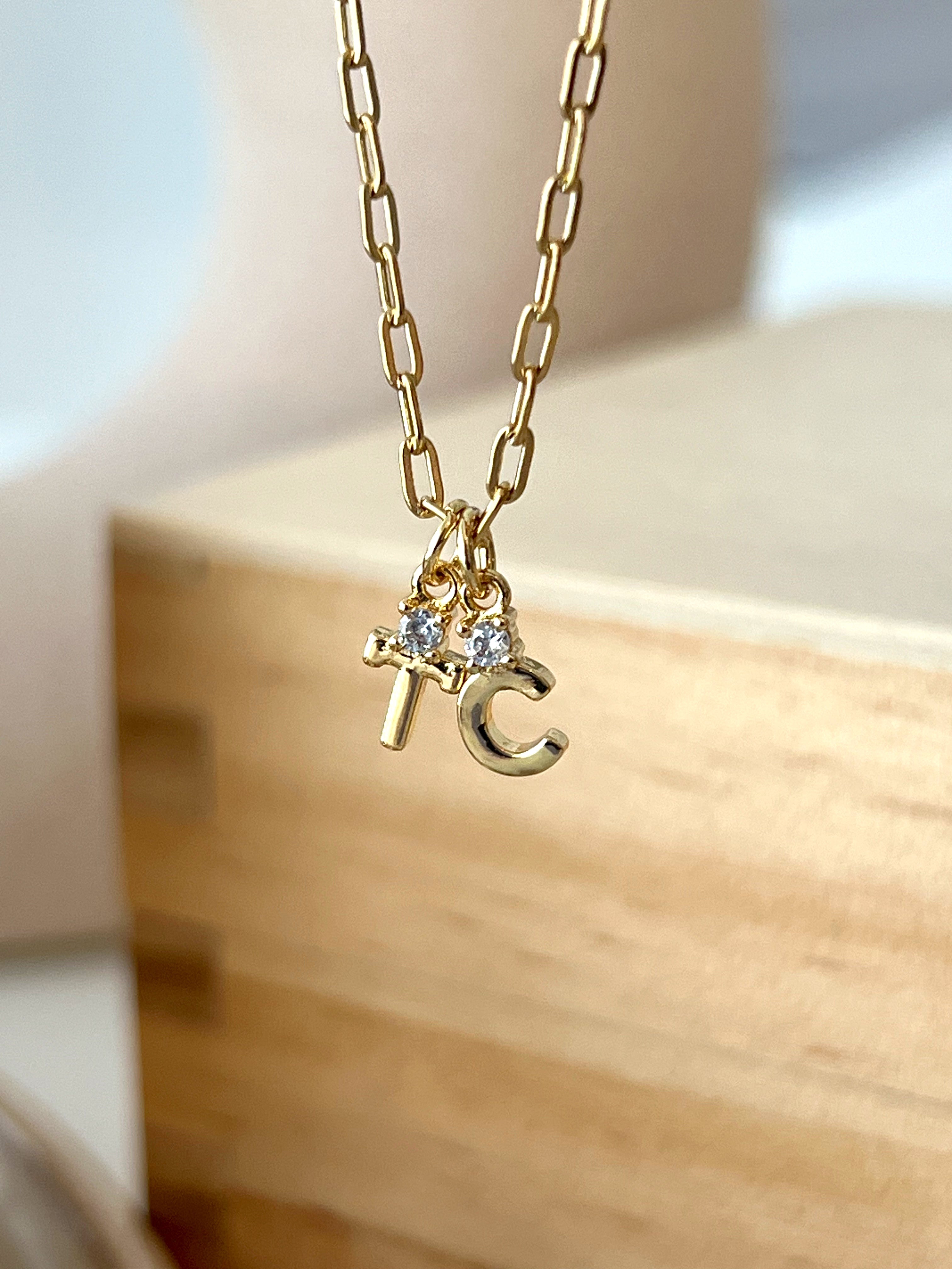 Halskette mit Initialen-Charm